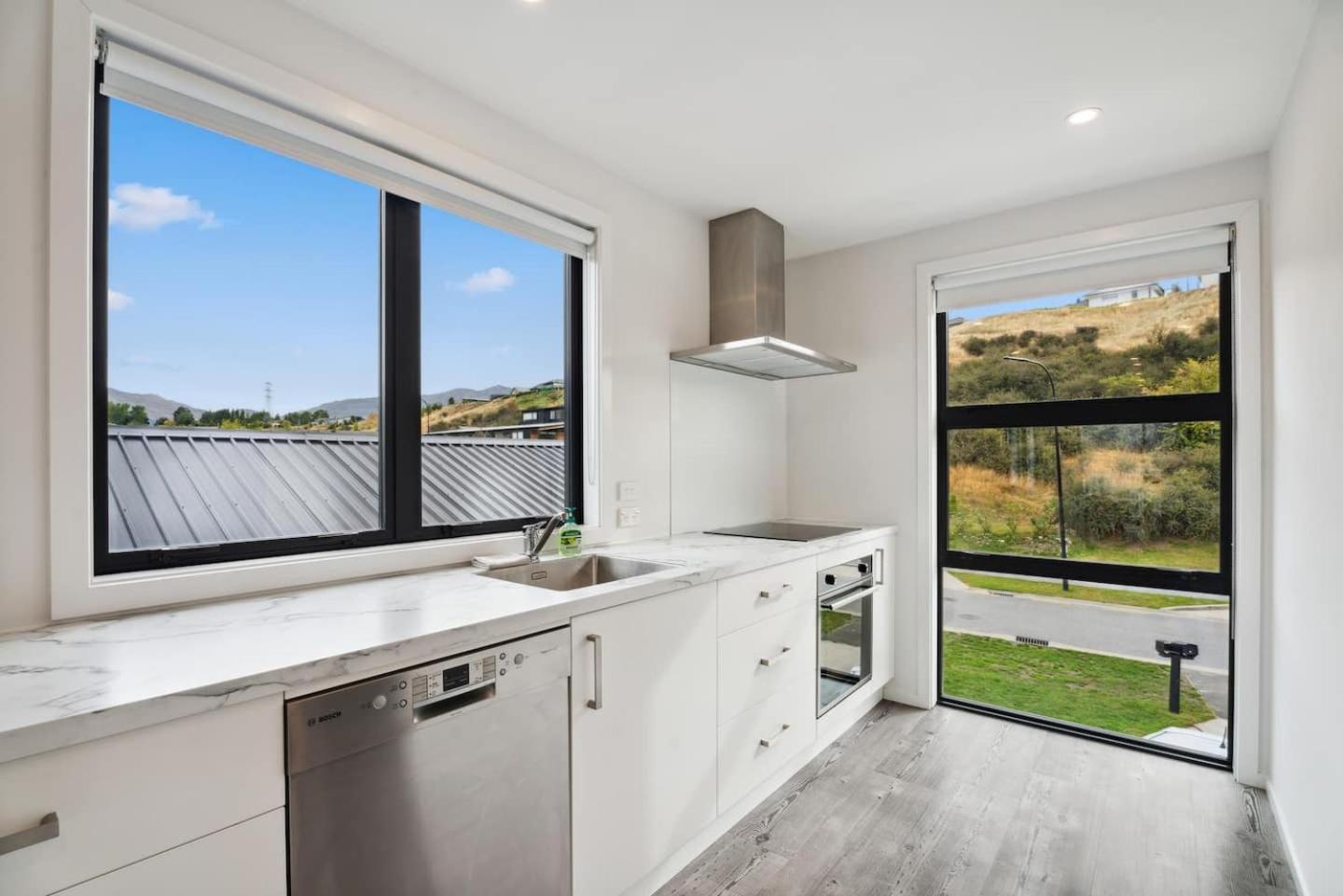 Modern Apartment With Coronet & Remarkables Views كوينستاون المظهر الخارجي الصورة